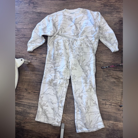 Dairy Boy Other - Dairy boy woodland camo crewneck & sweatpants sz small